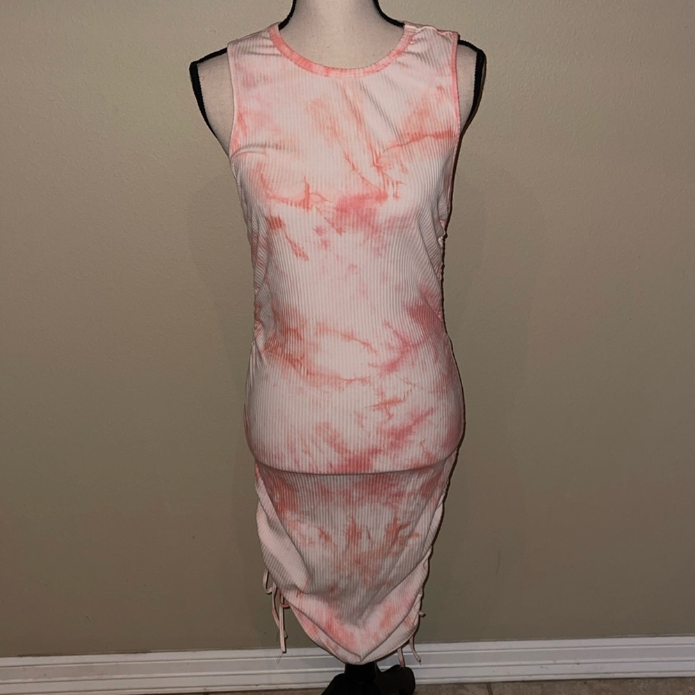 Form fitting midi dress NWOT